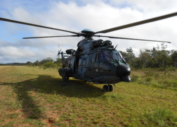 H-35 pousado na Aldeia Bona - Esquadrão Falcão