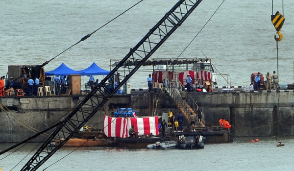 Indian navy divers find 3 bodies in accident-hit submarine