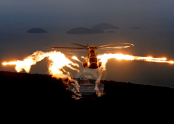 EC725 lança,do Chaff e Flare (Foto: Anthony Pecchi /Eurocopter)