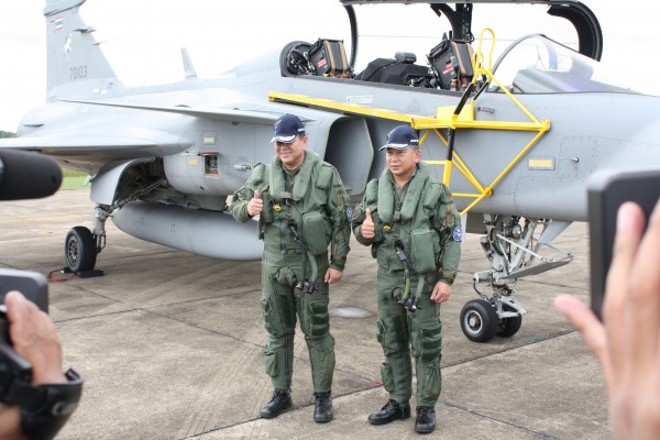 ThumbsUpGripen