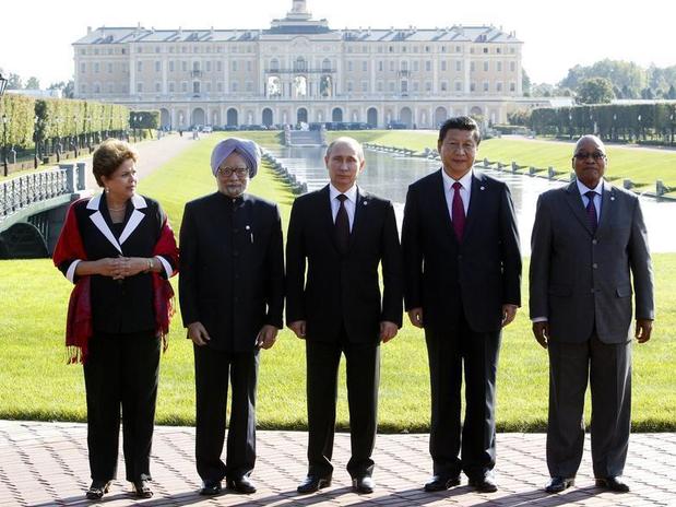 Chefes de estado dos países que formam o grupo dos Brics posam para foto após reunião durante cúpula de G20 em Strelna, próximo a São Petersburgo Foto: Sergei Karpukhin/Reuters