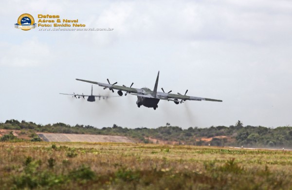 2-C-130-decolam-para-missão