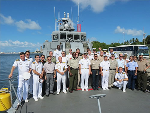 Adidos Estrangeiros realizam visita ao Navio-Patrulha "Guaíba"