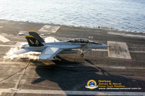 F-18F-Super-Hornet-landing3