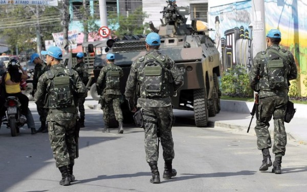 eb na favela