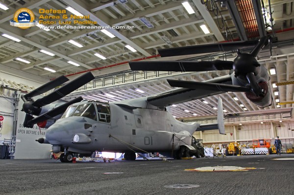 MV-22 Osprey USS America angulo