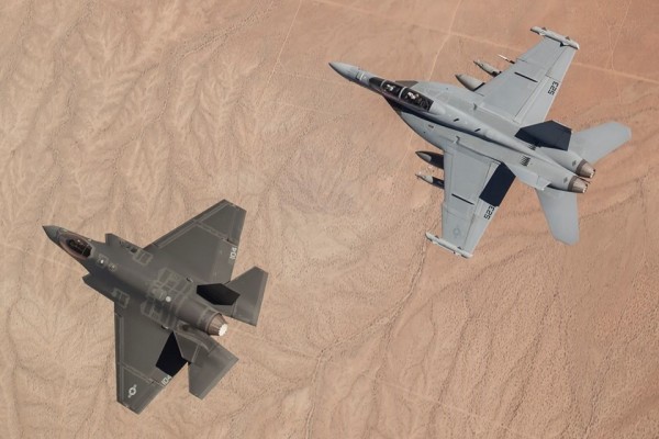 F-35C e F-18