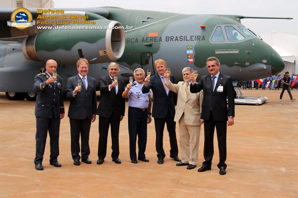 KC-390-Roll-Out