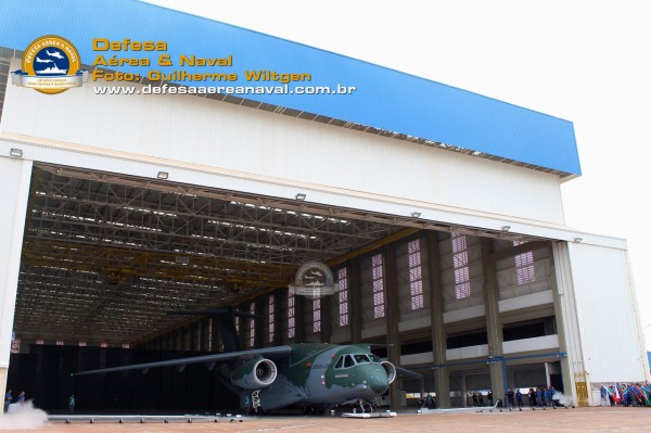 KC390_rollout_16