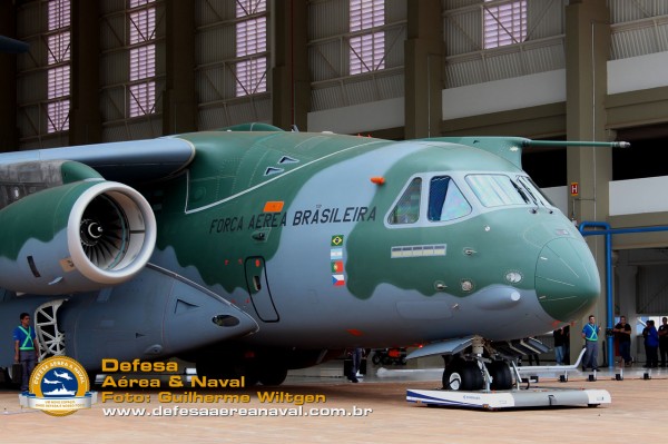 KC390_rollout_17