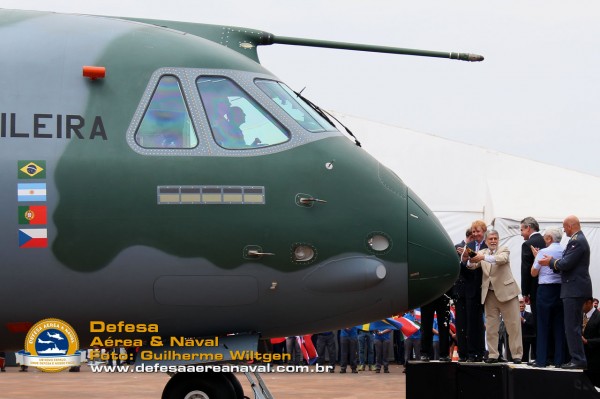 KC390_rollout_22
