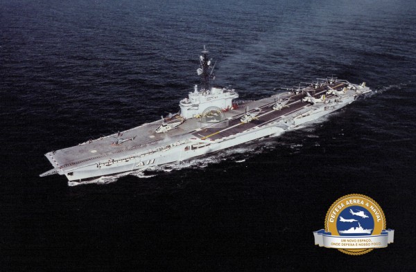 O Minas na década de 1980 no auge de sua operacionalidade, com dois UH-12 Esquilo, três SH-3D Sea King e seis P-16 Tracker. (Foto: MB via acervo de Guilherme Wiltgen)