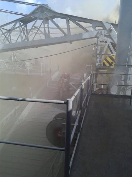 Incêndio a bordo do NDD Ceará - Foto: MB incendio-navio-ceara-02