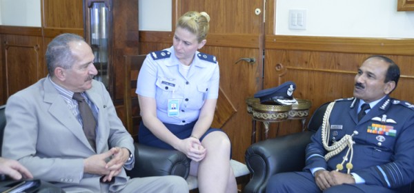 Comandante da Força Aérea Indiana, marechal-do-ar Arup Raha, visita ministro Aldo Rebelo