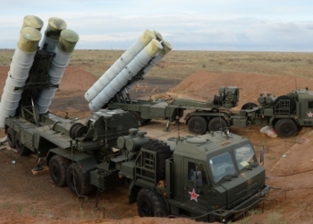 Sistemas de defesa aérea S-400 / Sputnik / Mikhail Mokrushin