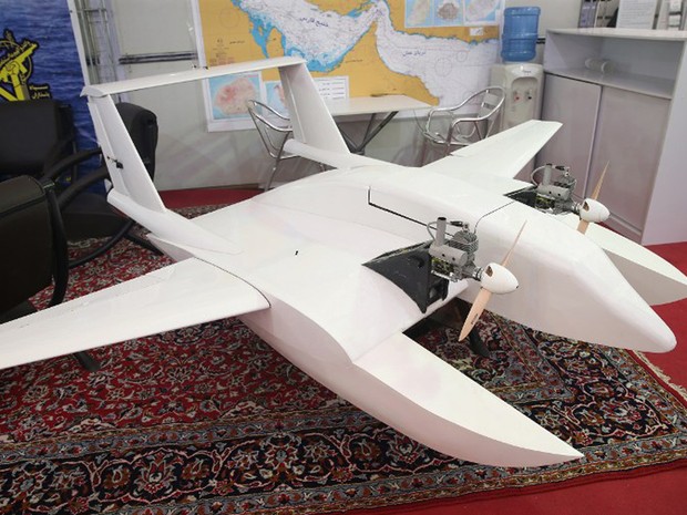 Guardiães da Revolução da República Islâmica do Irã apresentaram seu primeiro "drone suicida" nesta quarta-feira (26) (Foto: Meghdad Madadi / Tasnim News / AFP)