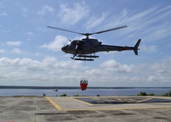 O equipamento Bambi Bucket é utilizado em treinamento de combate a incêndio