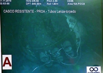 Calota da proa com os tubos dos torpedos