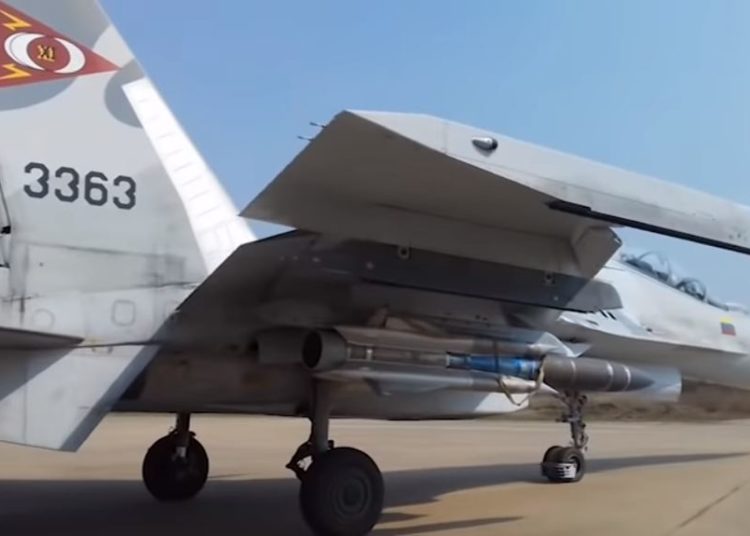 Caça Su-30MK2V armado com míssil anti-navio Kh-31