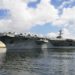O USS Abraham Lincoln navega para o sul no Canal de Suez em 9 de maio a caminho do Golfo - AP