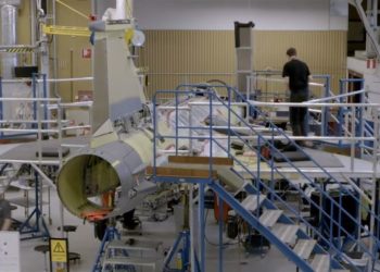 Gripen sendo construído na Suécia