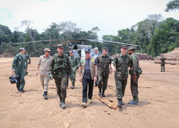 O Ministro da Defesa, Fernando Azevedo, acompanhou o andamento das atividades realizadas no âmbito da Operação Verde Brasil, em Rondônia