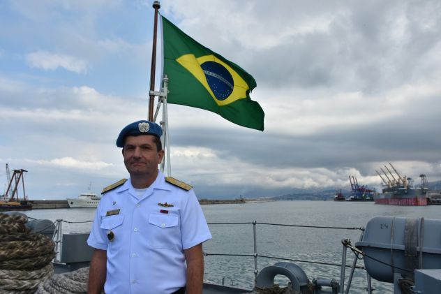 O Contra-Almirante da Marinha do Brasil Eduardo Augusto Wieland quando comandou a Força-Tarefa Marítima da Força Interina das Nações Unidas no Líbano. (Foto: Marinha do Brasil)