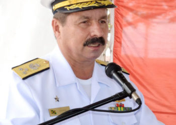 Comandante do 4º DN - Vice almirante Newton de Almeida Costa Neto