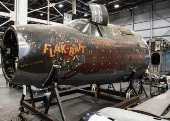A seção frontal do Marauder Martin B-26B-25-MA "Flak-Bait", restaurada no Centro Udvar-Hazy em janeiro de 2020, estava anteriormente em exibição na seção da Segunda Guerra Mundial do Museu Aéreo e Espacial do Smithsonian em Washington, DC .