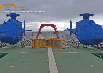 Por não possuir um hangar, as aeronaves no NApOc Ary Rongel quando em trânsito a bordo do navio são encapadas e tem suas pás retiradas por causa dos fortes ventos na região.
