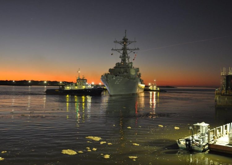 USS Fitzgerald (DDG 62) saindo para testes de mar