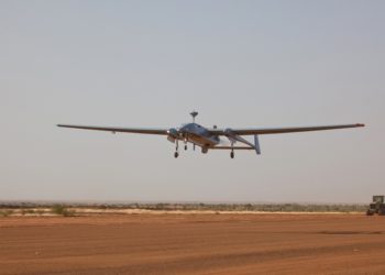 Erster operationeller Flug des Aufklärungssystems Heron 1 des deutschen Einsatzkontingents MINUSMA in Gao/Mali, am 01.11.2016.