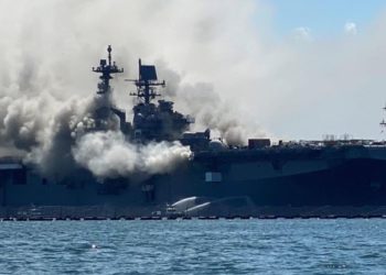 USS Bonhomme Richard na BN de San Diego - Califórnia