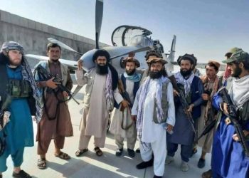 Caça A-29 afegão capturado pelo Taliban. Foto da Internet