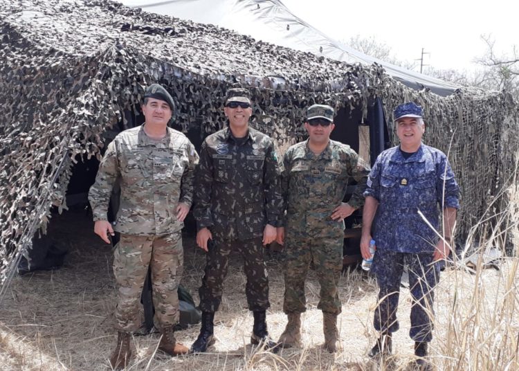 Cel Bomfim junto aos seus homólogos no Exercício “General Arias”