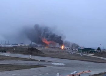 Aeroporto Millerovo na Rússia durante ataque ucraniano