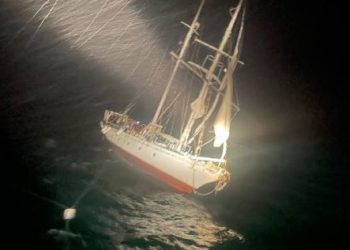 Embarcação à vela “Patchwork”, de bandeira francesa, sofre pane seca a 16 milhas náuticas ao sul do Guarujá