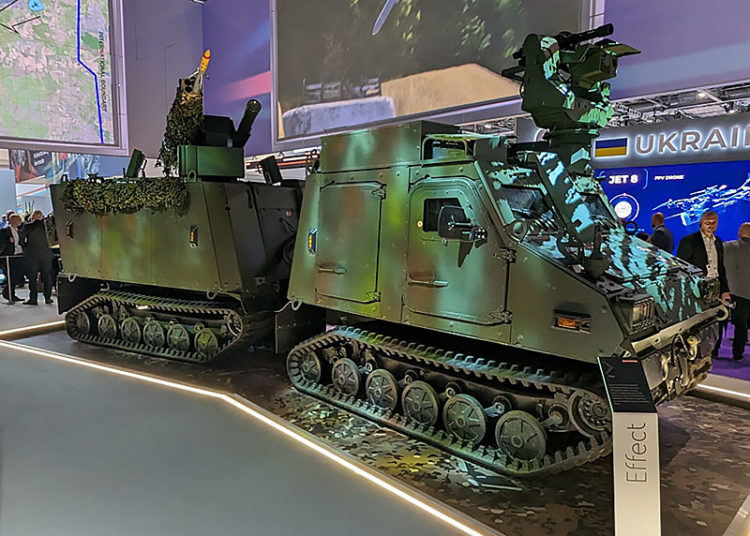 Veículo BvS10 com sistema MSHORAD na DSEI 2023