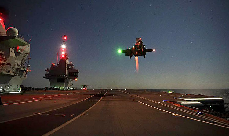 F-35B pousando no HMS Prince of Wales Foto: US Marine Corps por Kyra Helwick