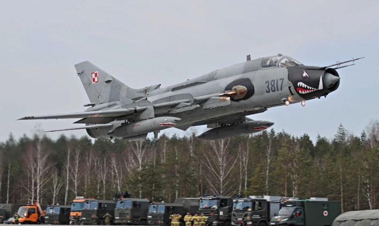 Um Su-22 polonês pousa durante o exercício da Rota 604. (Iwona Wiszniewska – Clube 1. SLT/MoD)