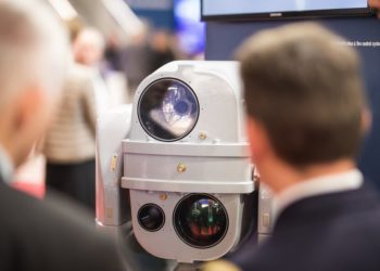 Em quatro semanas, a alça optrônica Paseo XLR foi adaptada às necessidades de uma fragata. Devido à economia de guerra, a Safran está a aumentando seu número de projetos de desenvolvimento de curta duração. Foto: Safran