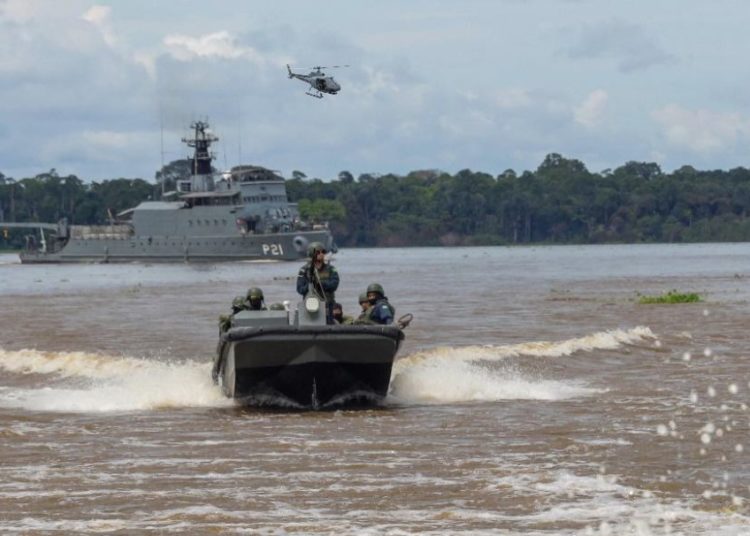 Fuzileiros Navais realizam patrulha fluvial no Rio Japurá durante a Operação Ágata.Foto: Marinha do Brasil