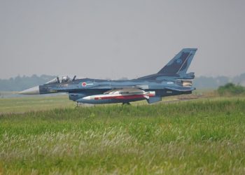 Caça Mitsubishi F-2 com míssil antinavio