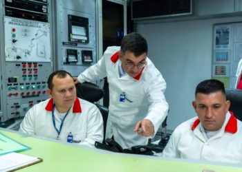 Operadores do reator em atuação