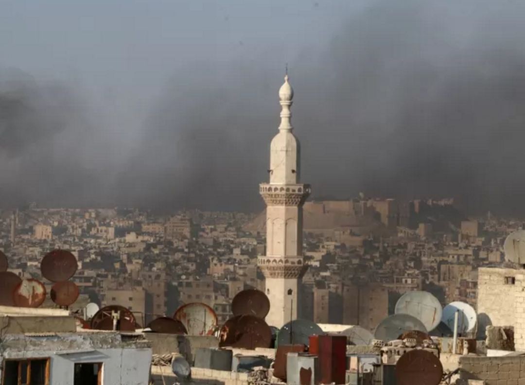 Aleppo está dividida desde julho de 2012: a leste ficam os bairros rebeldes e a oeste os controlados pelo governo (Foto: Reuters/Abdalrhman Ismail)