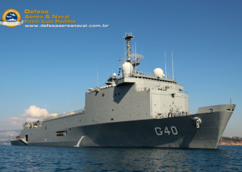 NDM Bahia na área marítima de Toulon, durante o embarque de EDVMs e EDCG.