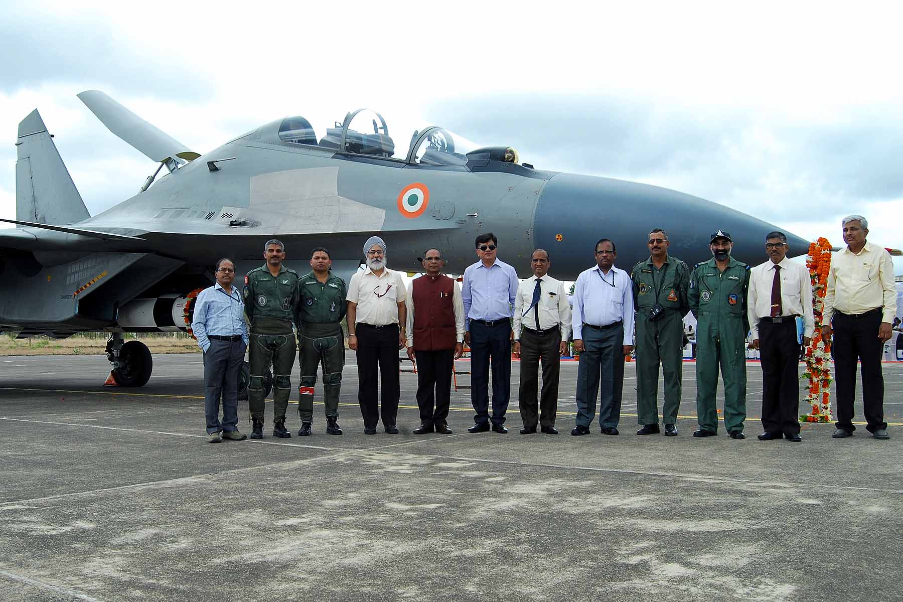 O primeiro voo do Su-30MKI com o Brahmos, que durou 45 minutos, e o caça foi pilotado pelos Wing Commanders Prashant Nair e M. S. Raju / Foto: HAL